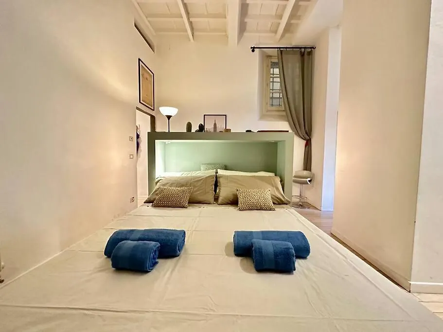 Near Ponte Vecchio: Central Luxury Flat Florence
