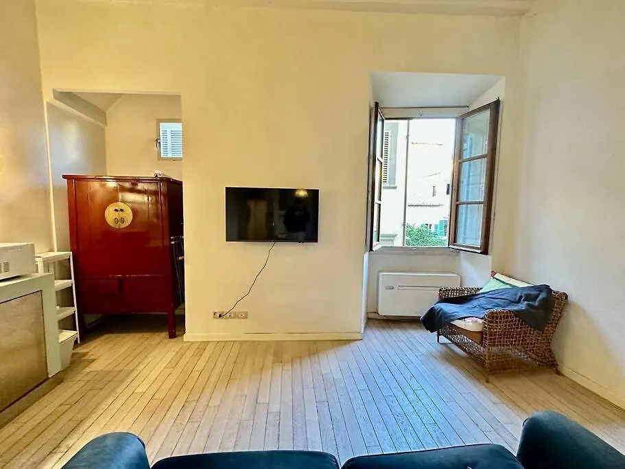 Apartment Near Ponte Vecchio: Central Luxury Flat Florence