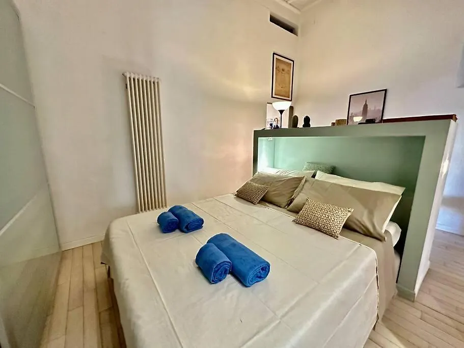 Near Ponte Vecchio: Central Luxury Flat Florence Italy