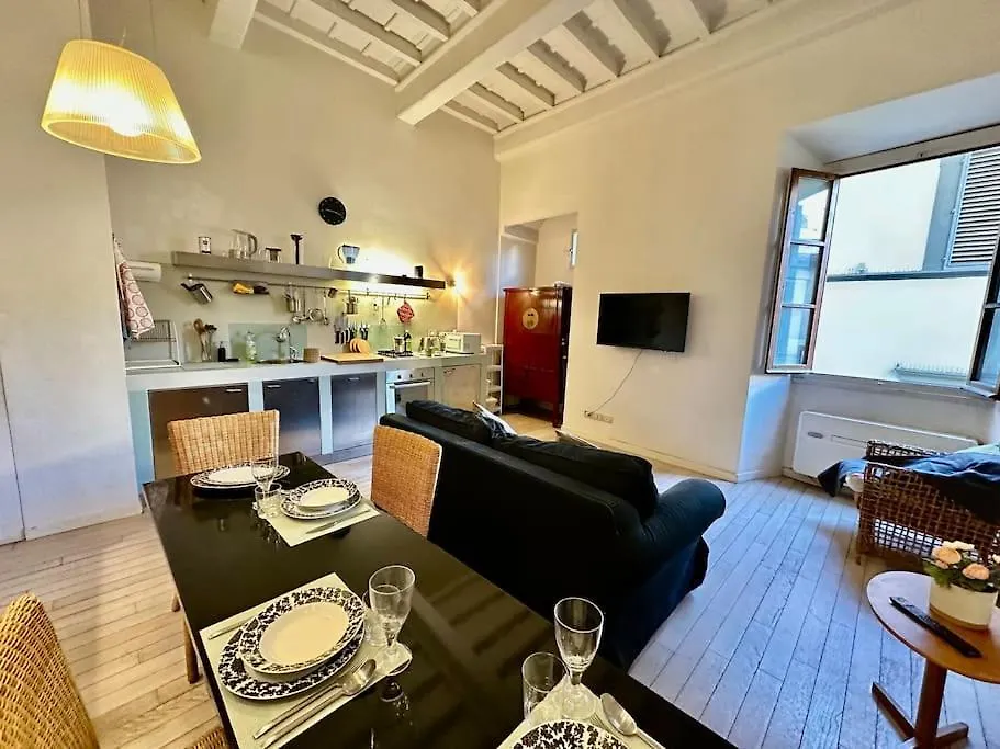 Apartment Near Ponte Vecchio: Central Luxury Flat Florence Italy