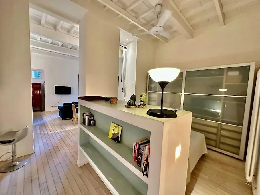 Near Ponte Vecchio: Central Luxury Flat Florence Apartment