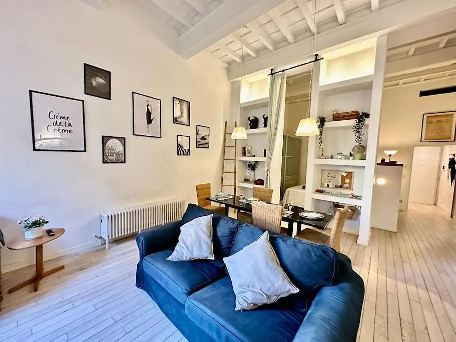 Apartment Near Ponte Vecchio: Central Luxury Flat Florence